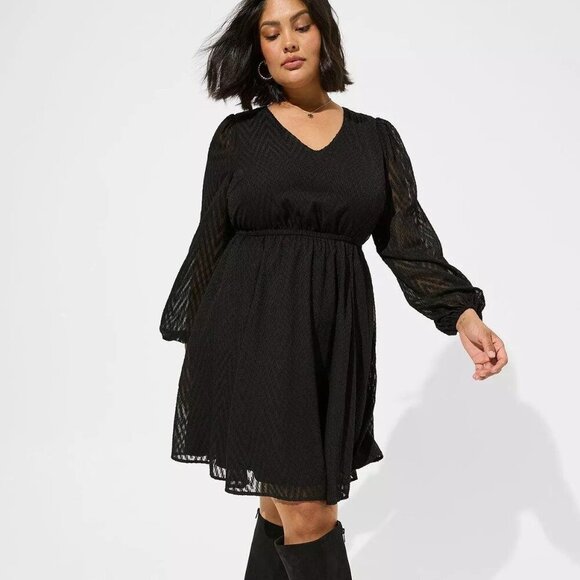 torrid Dresses & Skirts - NEW Torrid Mini Textured Babydoll Black Dress Sz 1